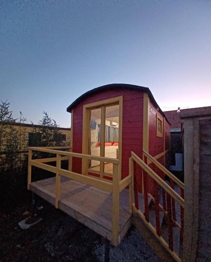 Roulotte Et Sauna De Tonton Bouvy Au Domaine Du Reuze Winnezeele Экстерьер фото