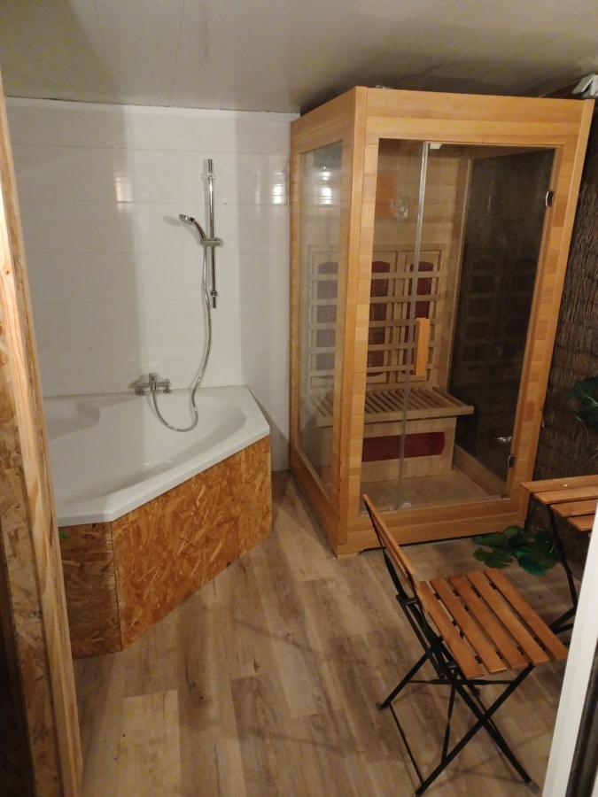 Roulotte Et Sauna De Tonton Bouvy Au Domaine Du Reuze Winnezeele Экстерьер фото