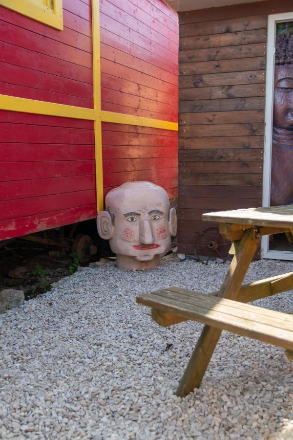 Roulotte Et Sauna De Tonton Bouvy Au Domaine Du Reuze Winnezeele Экстерьер фото
